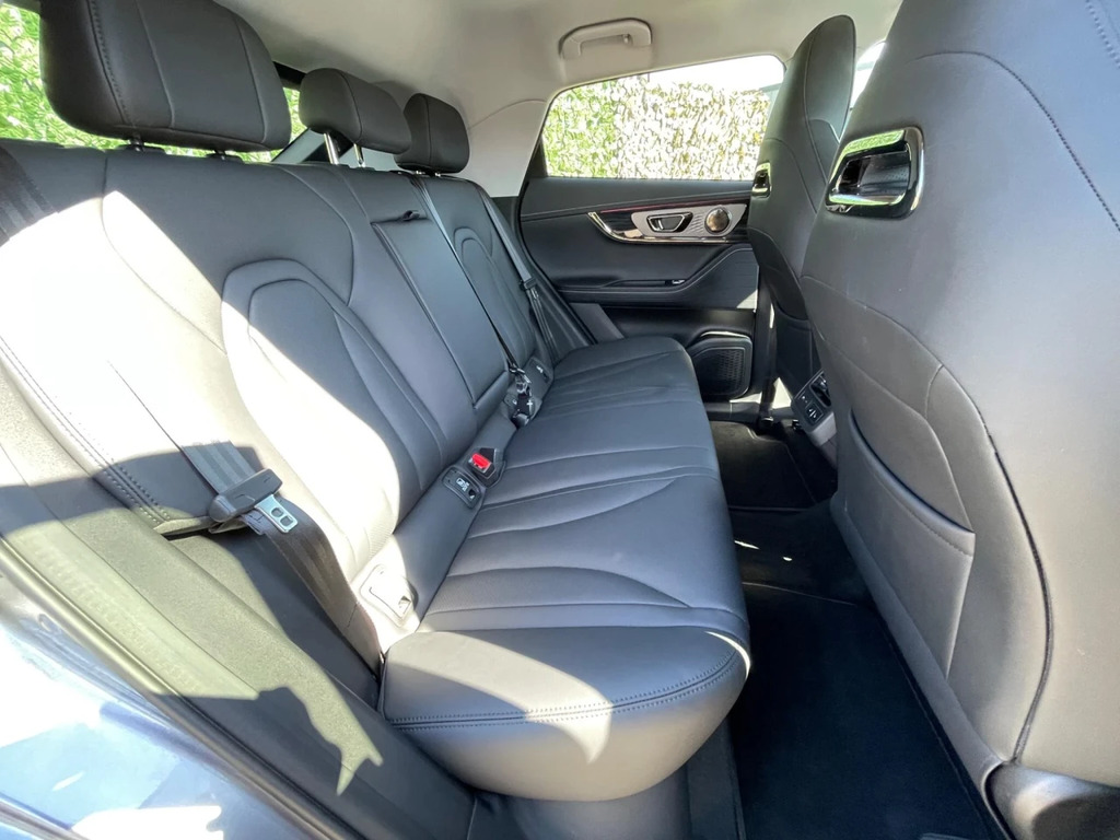 Omoda E5 61.05Kwh Noble Suv 204 Ps Silver #12