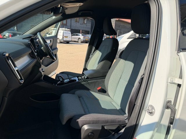 Volvo XC40 T4 Recharge 10.7Kwh Plus White