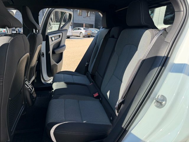 Volvo XC40 T4 Recharge 10.7Kwh Plus KN73PKV White #4