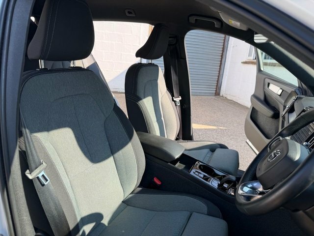 Volvo XC40 T4 Recharge 10.7Kwh Plus KN73PKV White #3