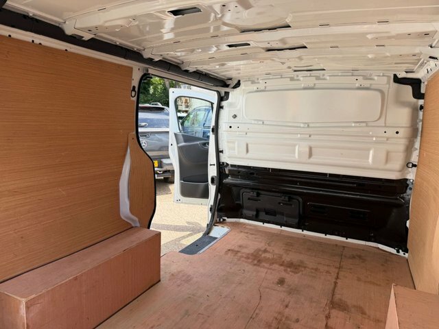 Nissan NV300 2.0 Dci 30 Acenta Panel Van L2 H White #18