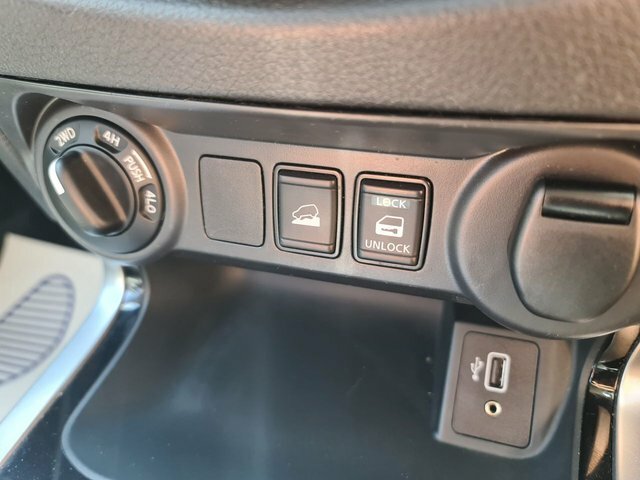 Nissan Navara Double Cab Pick Up Tekna 2.3Dci 190 Tt 4Wd White #29