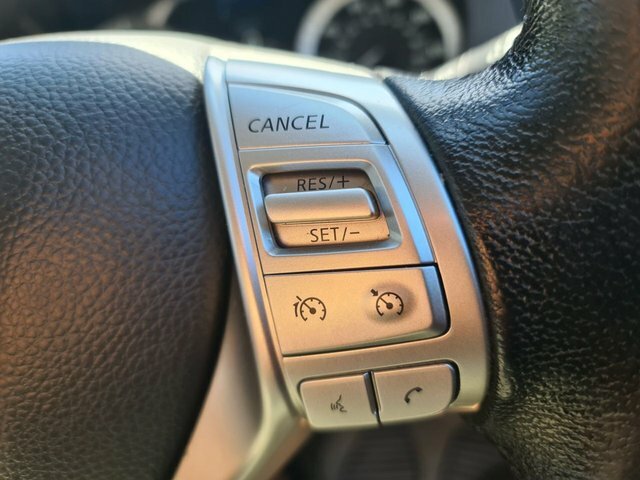 Nissan Navara Double Cab Pick Up Tekna 2.3Dci 190 Tt 4Wd White #31