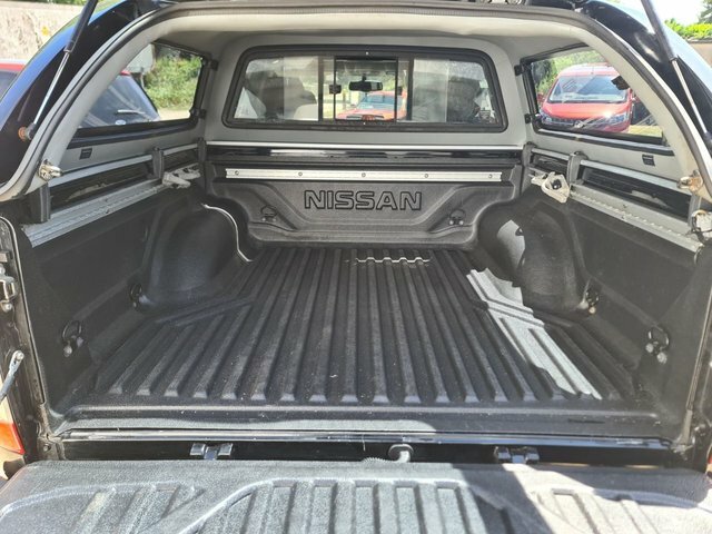 Nissan Navara Dci N-guard Pickup Black #5