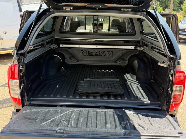 Nissan Navara Dci Tekna Pickup Black #4