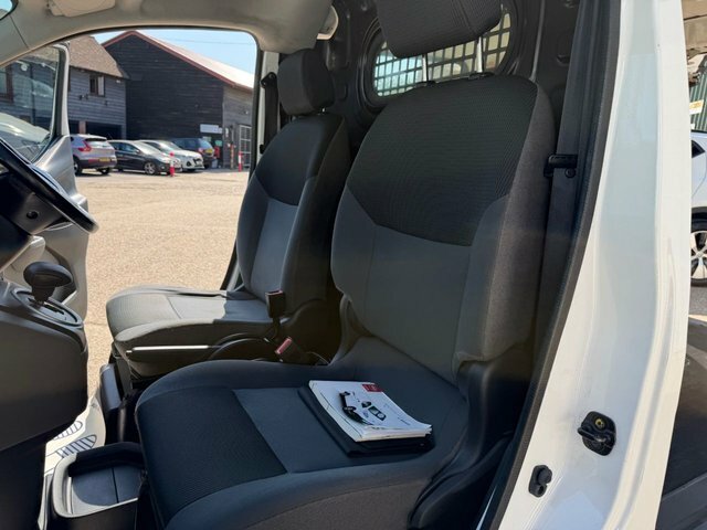 Nissan e-NV200 Panel Van White #3