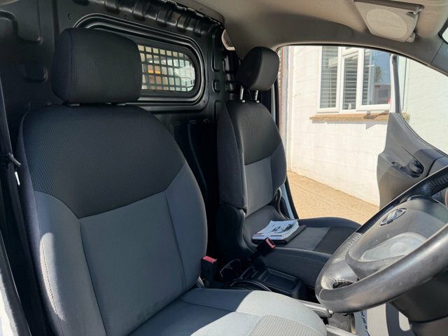 Nissan e-NV200 Panel Van White #4