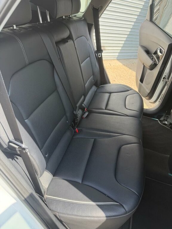 Kia Niro 3 Suv White #4