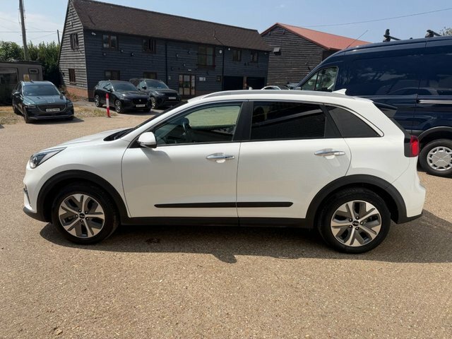 Kia Niro 3 Suv White #2