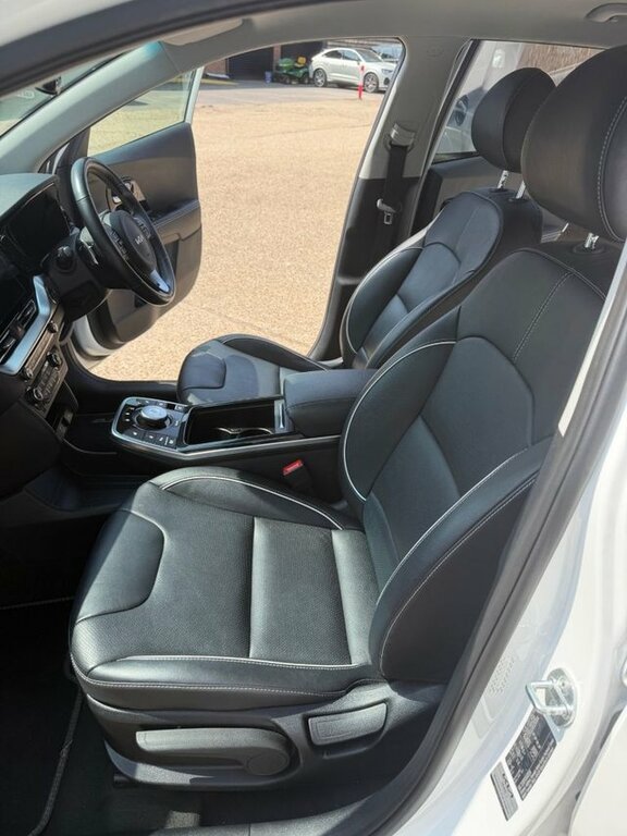 Kia Niro 3 Suv White #3