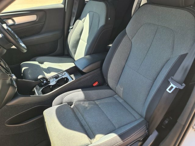 Volvo XC40 T4 Recharge 10.7Kwh Plus White #3