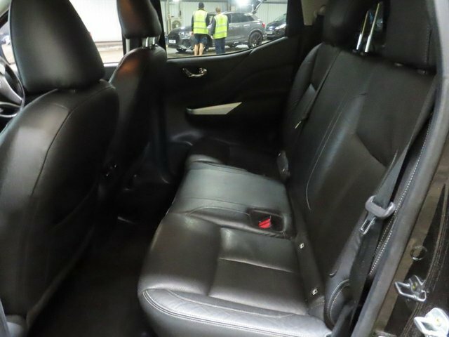Nissan Navara Tekna Silver #7