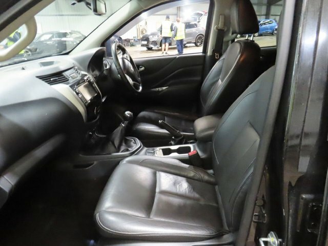 Nissan Navara Dci Tekna Pickup Blue #3