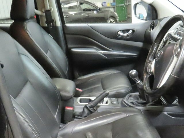 Nissan Navara Tekna Silver #9