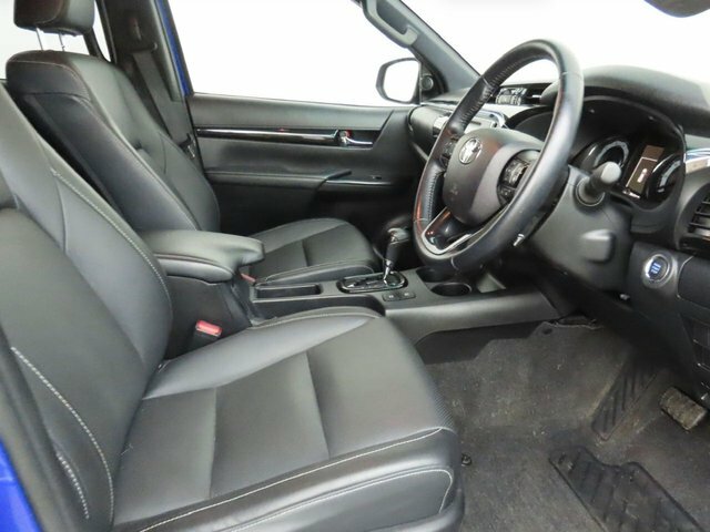 Toyota HILUX D-4d Invincible X Pickup Blue #3
