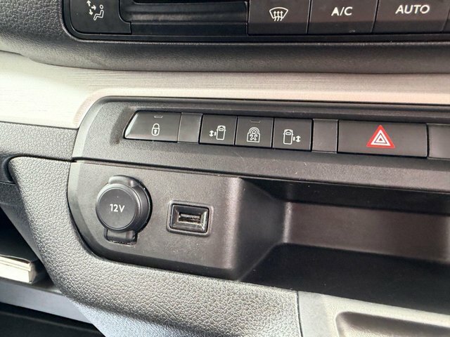 Vauxhall Vivaro 1.5 Turbo D 2900 Dynamic Panel Van 6Dr Manu White #26