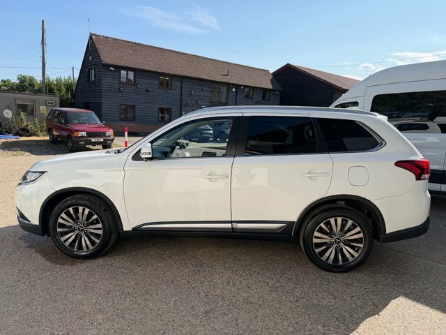 Mitsubishi Outlander Mivec 4 Cvt White #2