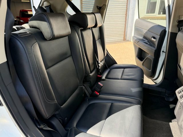 Mitsubishi Outlander Mivec 4 Cvt White #4