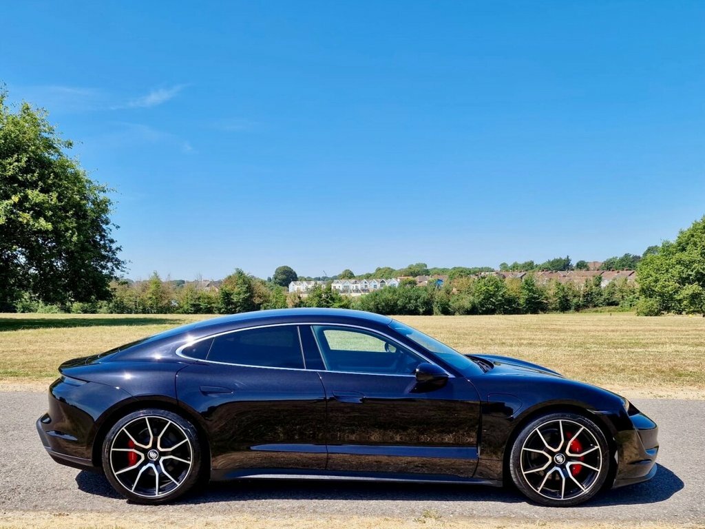 Porsche Taycan Taycan Gts Sport Turismo Green #32