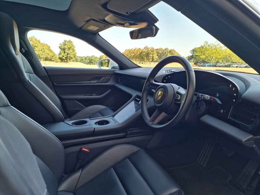 Porsche Taycan 4S Beige #32