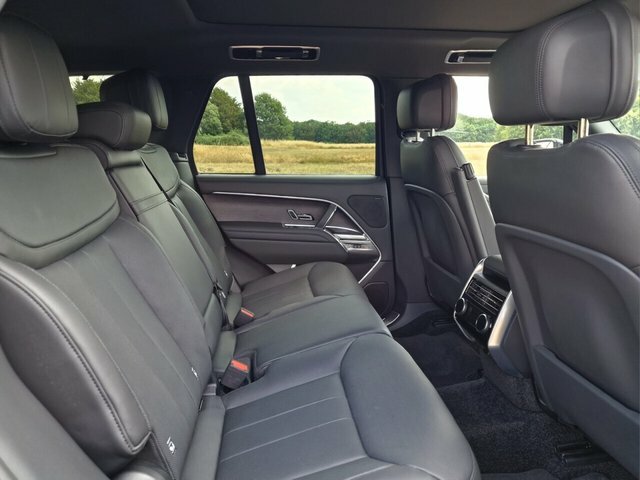 Land Rover Range Rover 2.0 D200 Dynamic Se 2024 Blue #10