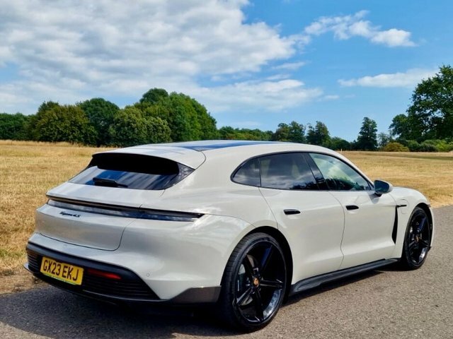 Porsche Taycan Plus 93.4Kwh 4S Sport Grey #4