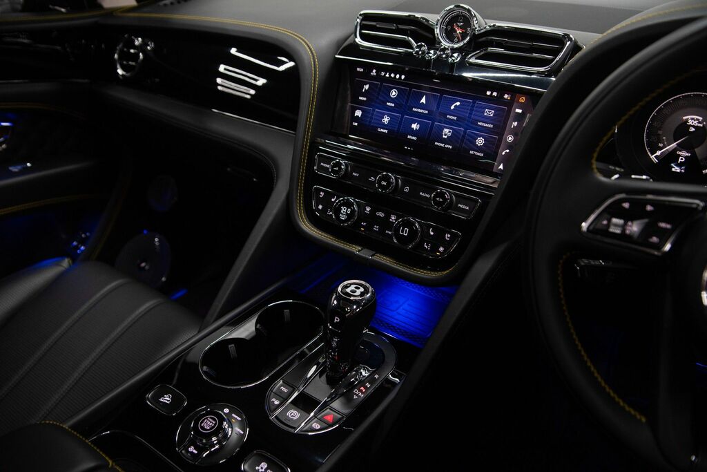 Bentley Bentayga 3.0 Tfsi V6 17.3Kwh Suv Plug-in Hybrid Green #37