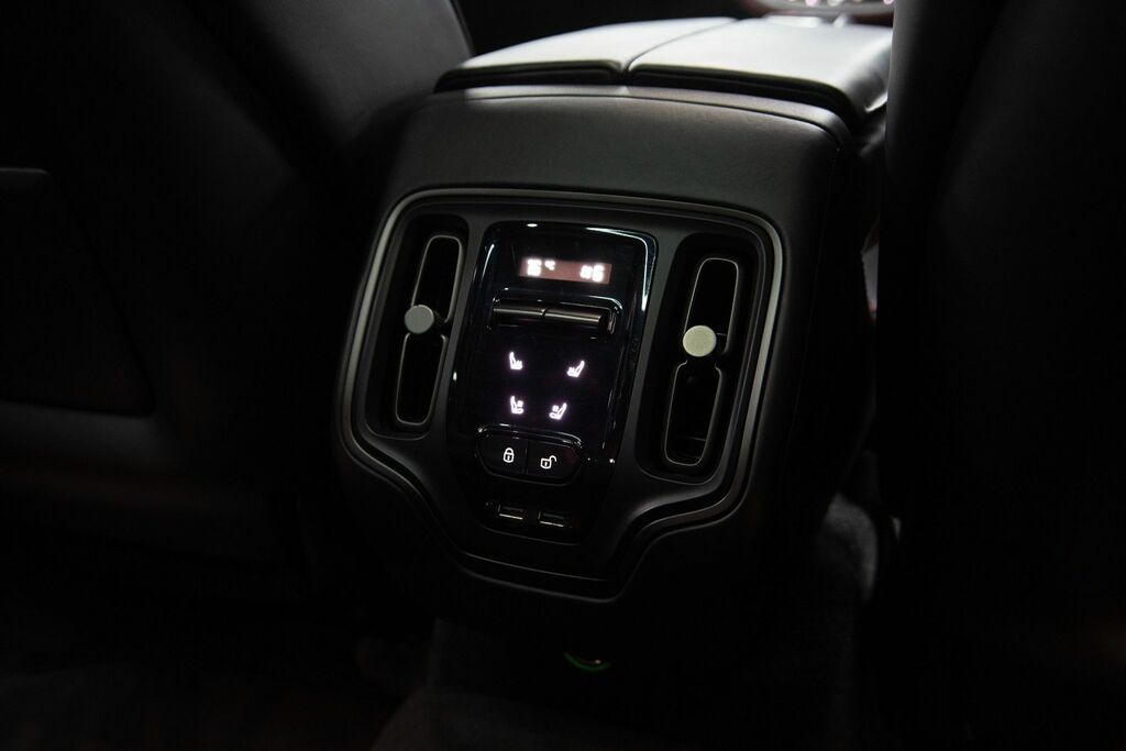 Aston Martin DBX Hatchback Black #30