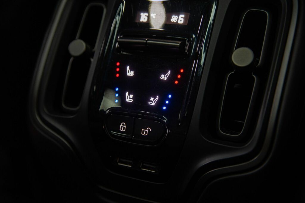 Aston Martin DBX Hatchback Black #31