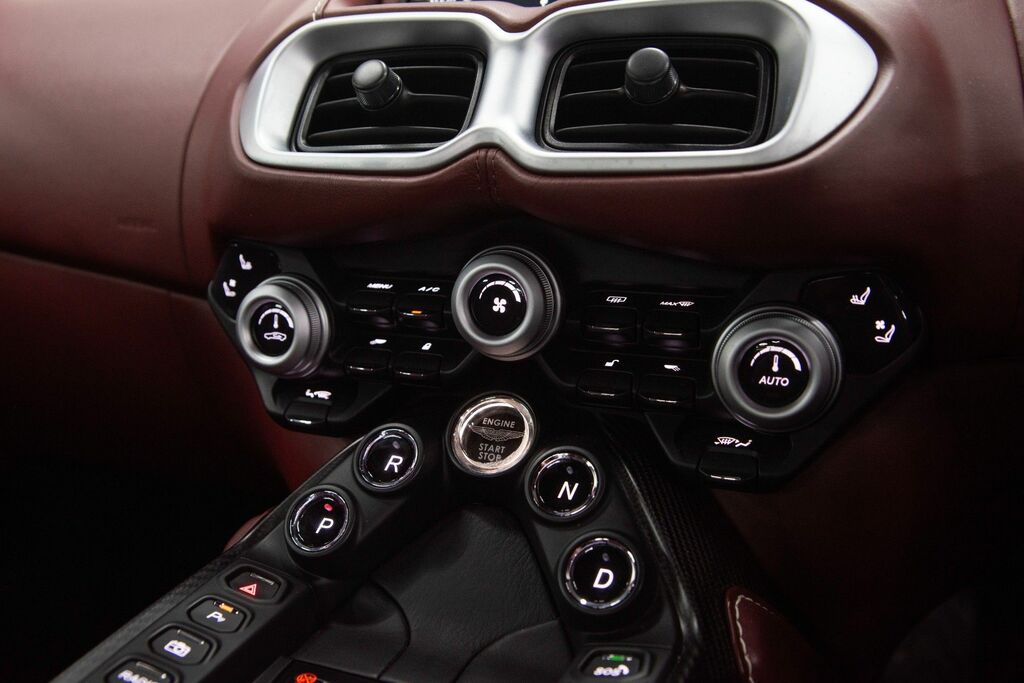 Aston Martin Vantage Vantage V8 Black #39