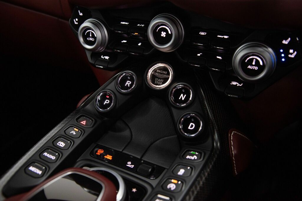 Aston Martin Vantage Vantage V8 Black #41