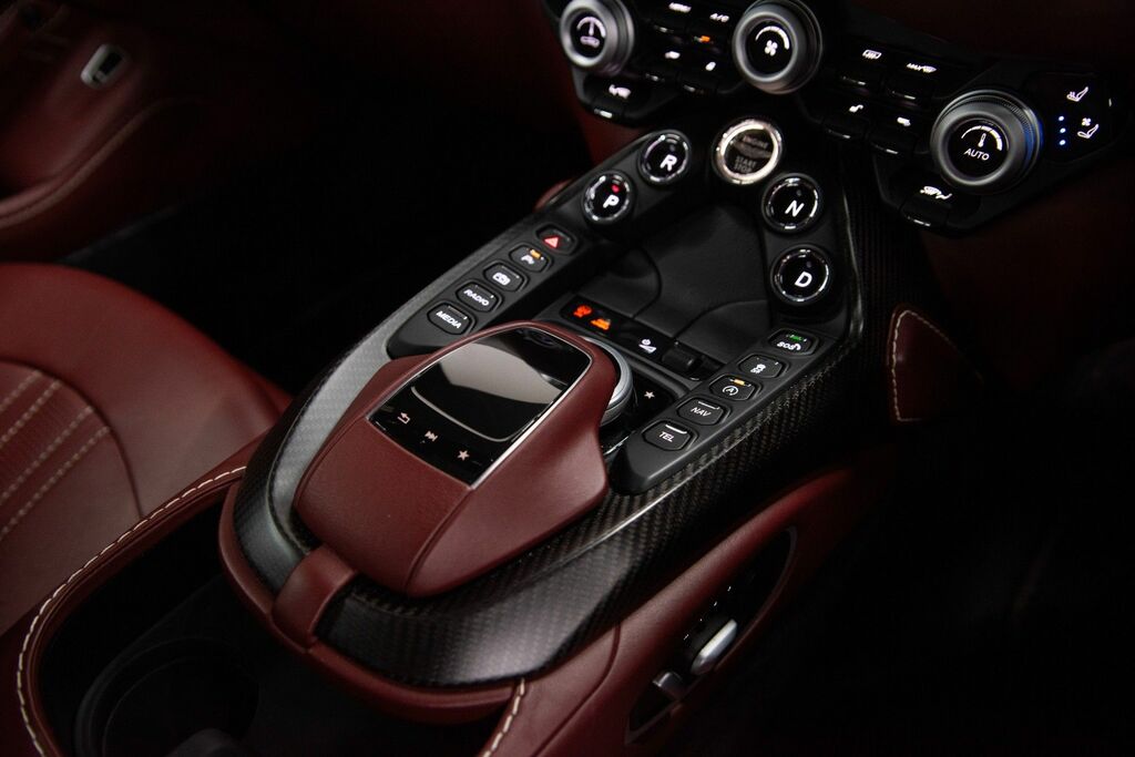 Aston Martin Vantage Vantage V8 Black #42
