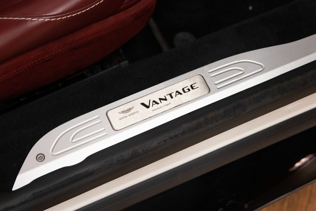 Aston Martin Vantage Vantage V8 Black #30