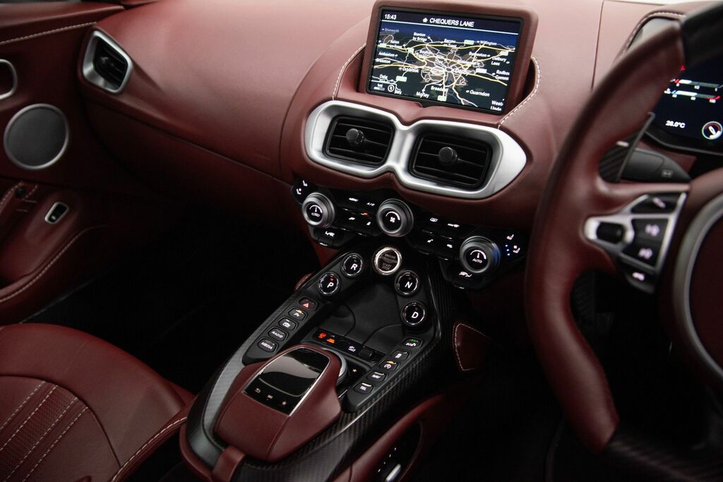 Aston Martin Vantage Vantage V8 Black #37