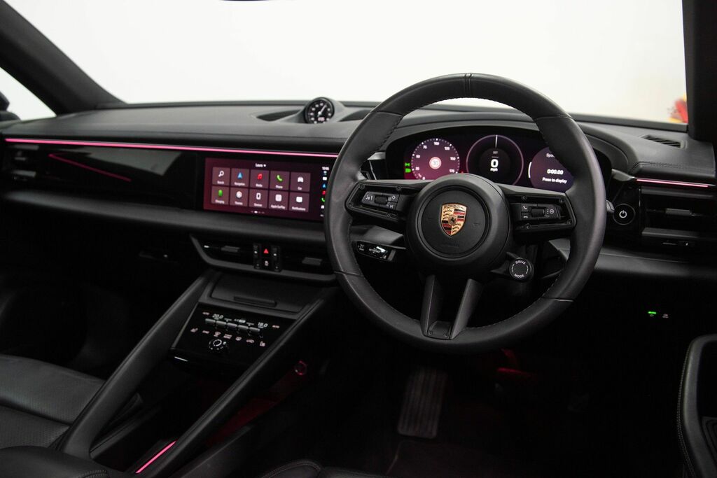 Porsche Macan Automatic Black #3