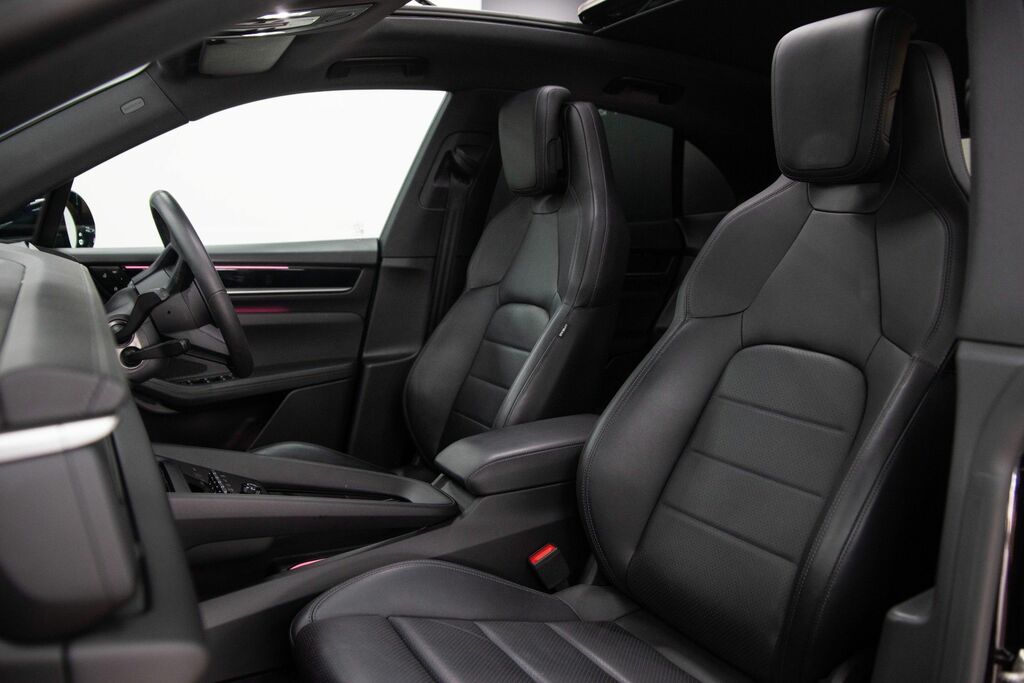 Porsche Macan Automatic Black #4