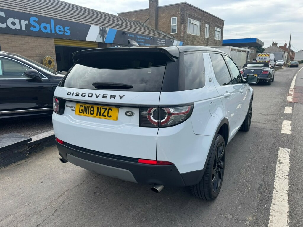 Land Rover Discovery Sport 2.0 Td4 Hse Black White #3