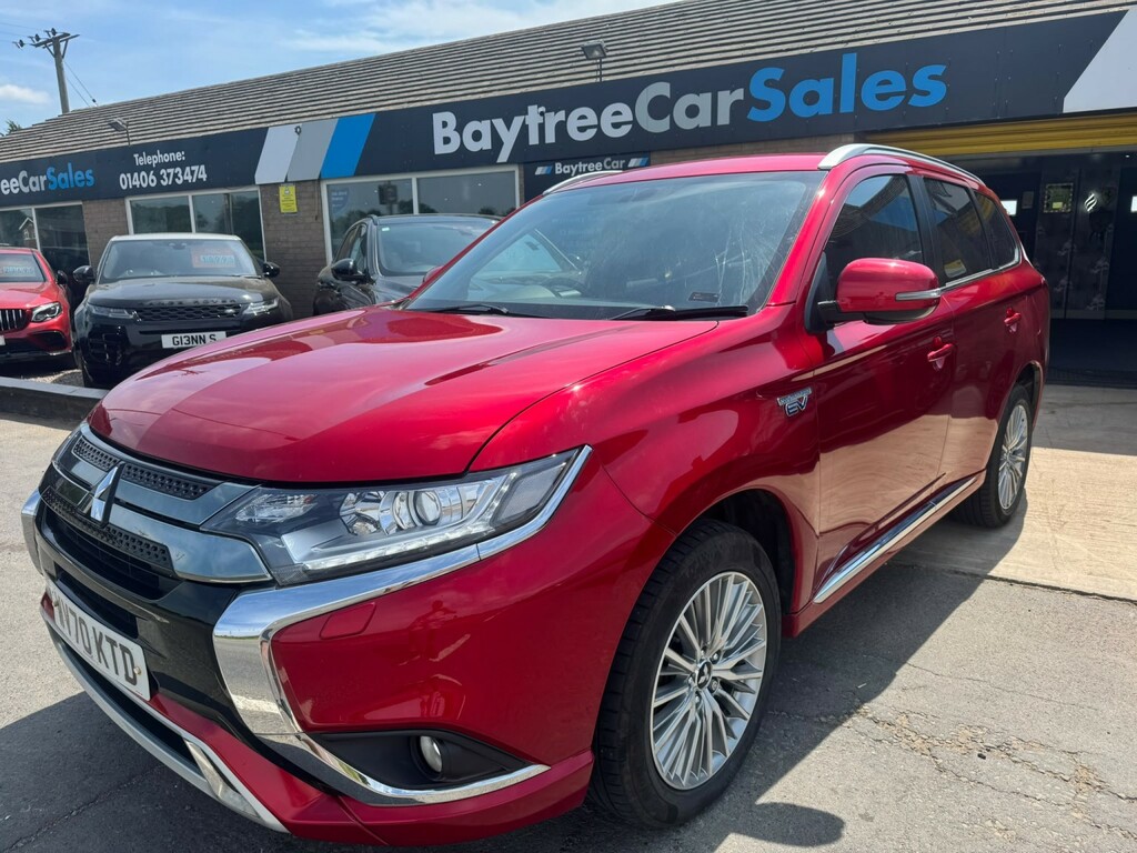 Mitsubishi Outlander 2.4 H Twinmotor 13.8Kwh Dynamic Red