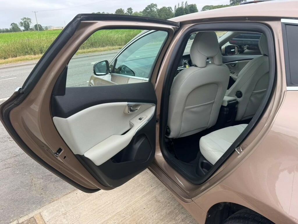 Volvo V40 1.6 D2 Se Powershift Red #15
