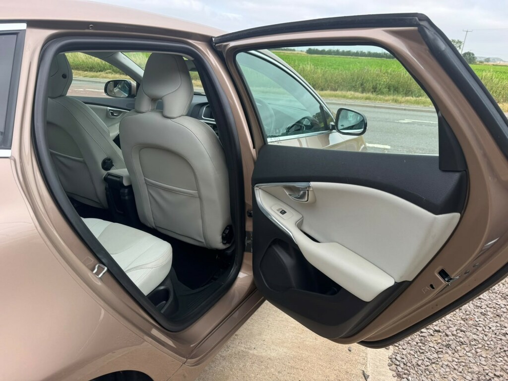 Volvo V40 1.6 D2 Se Powershift Red #10