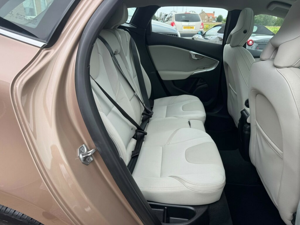 Volvo V40 1.6 D2 Se Powershift Red #14