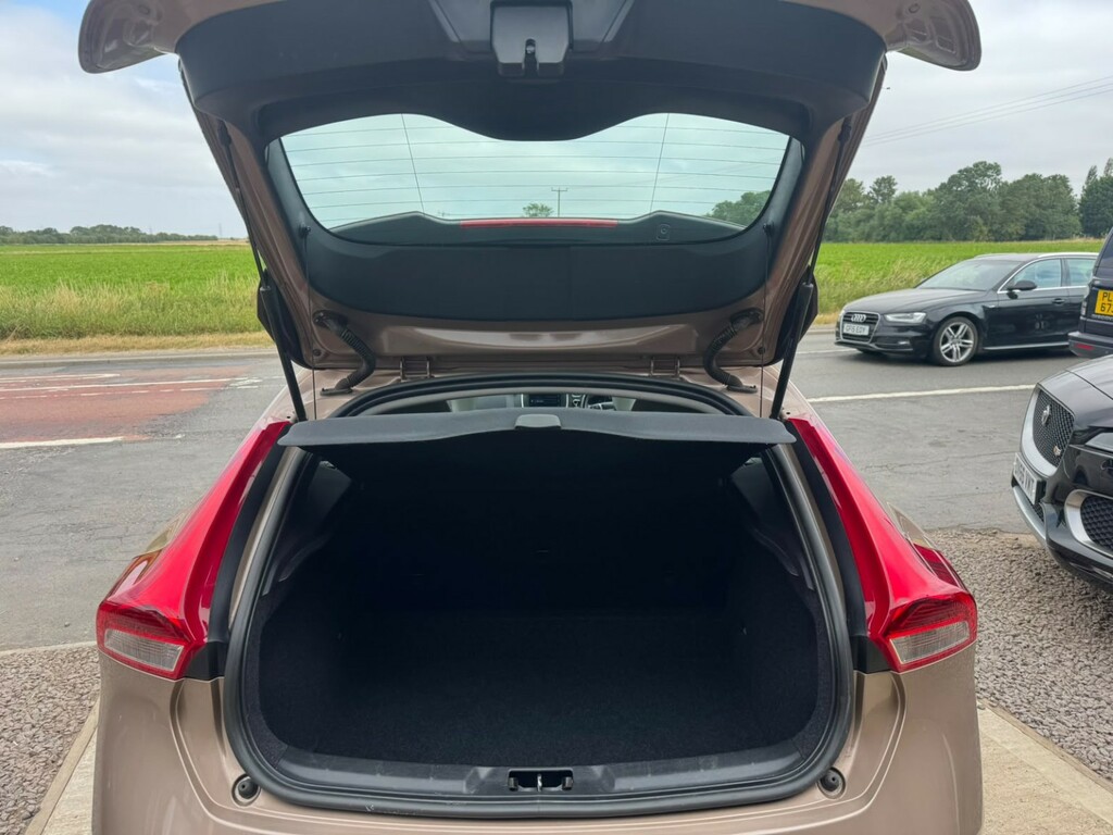 Volvo V40 1.6 D2 Se Powershift Red #13