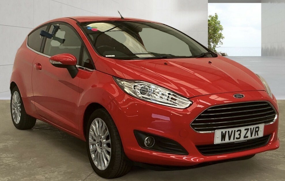 Ford Fiesta Hatchback 1.6 Titanium 2013 Red