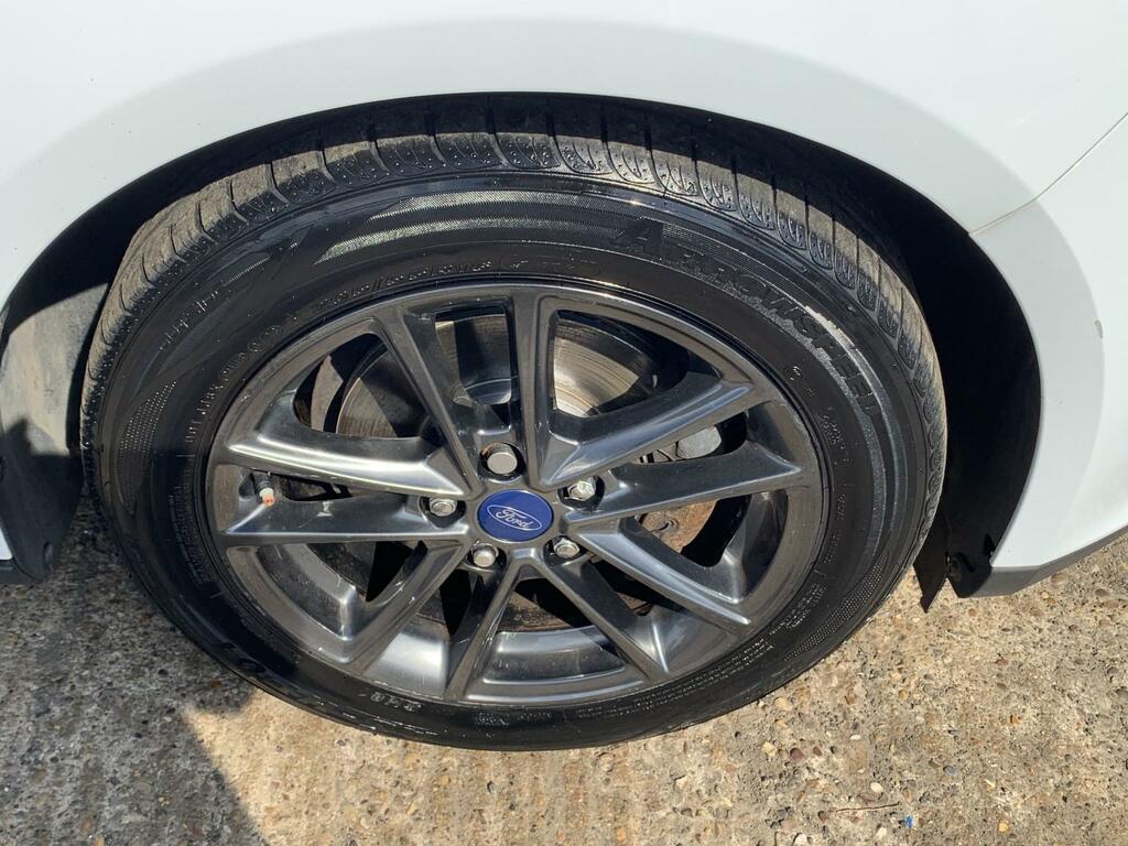 Ford Focus 1.0 T Ecoboost Zetec White #6