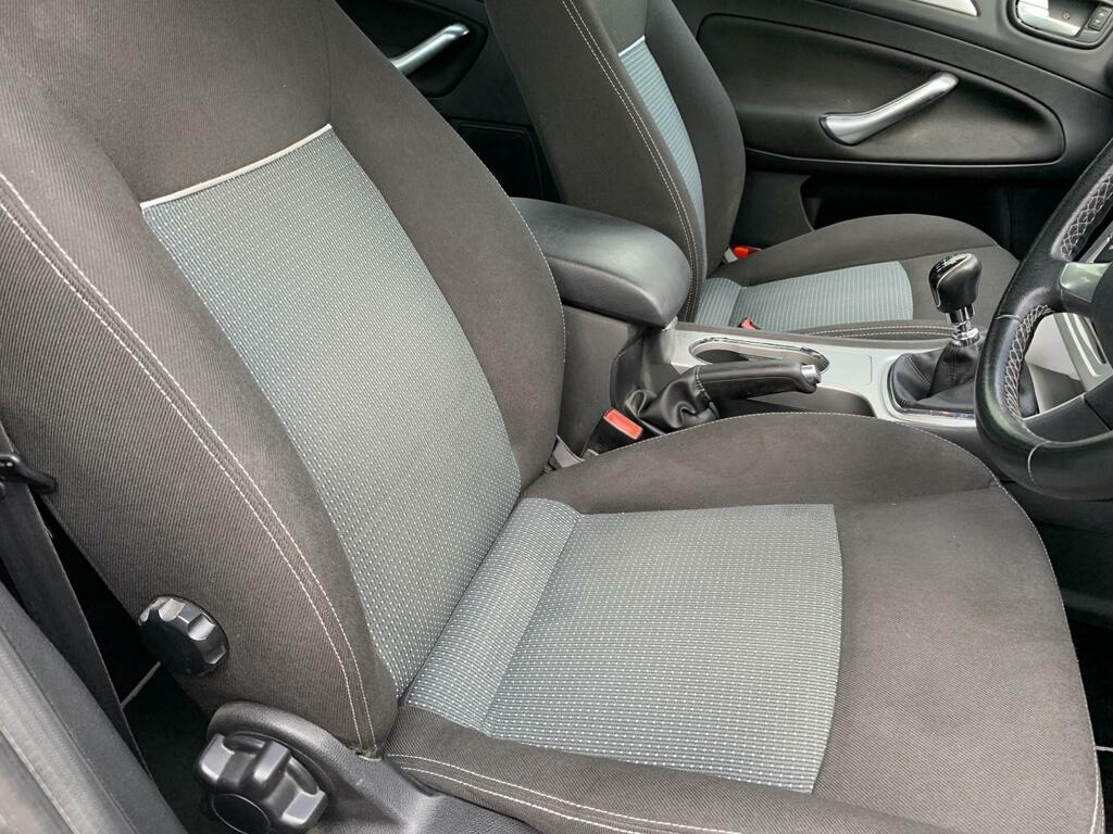 Ford Mondeo Mondeo Estate Silver #31