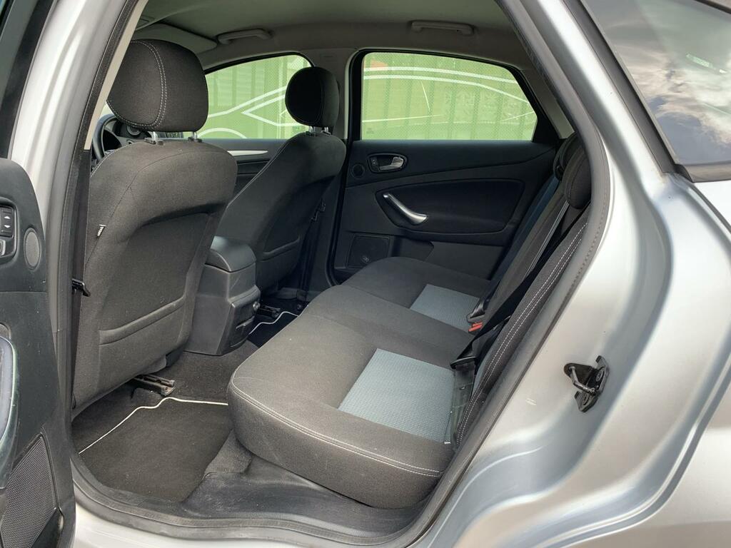 Ford Mondeo Mondeo Estate Silver #9
