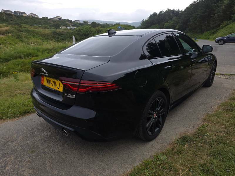 Jaguar XE 2.0 R-dynamic Se Black #6