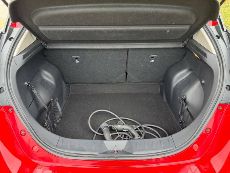 Nissan Leaf 110Kw N-connecta 39Kwh Red #6