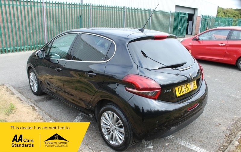 Peugeot 208 1.6 Blue Hdi Allure Black #5