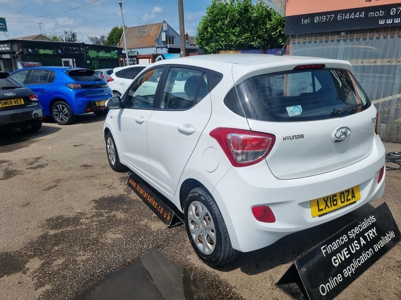 Hyundai I10 Se Blue Drive White #5